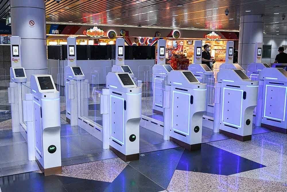 Experts warn of security risks from alleged lax border control practices