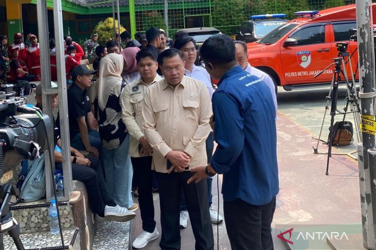 MBG van crashes Jakarta school, BGN vows full support for victims
