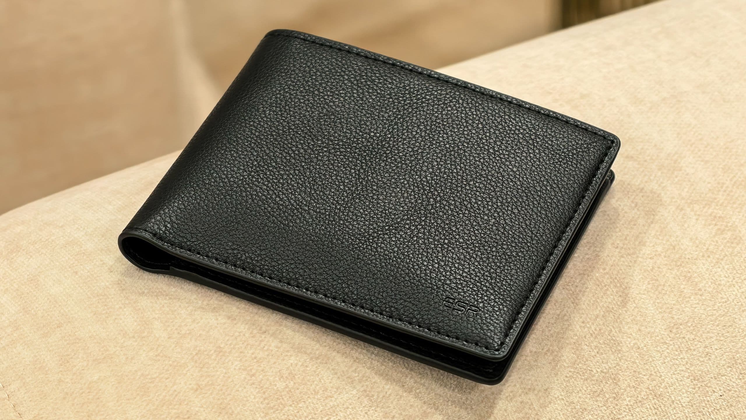 The only wallet I rely on thanks to Find My and RFID just hit its lowest Black Friday price