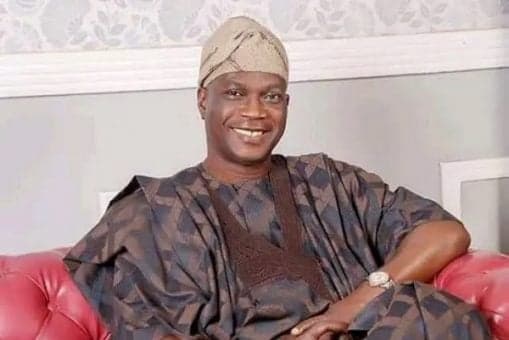 Lagos lawmaker donates 400 stalls to traders