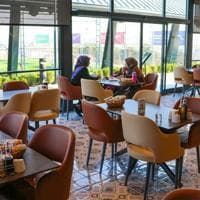 Türkiye moves to ban mandatory extra charges at cafes, restaurants