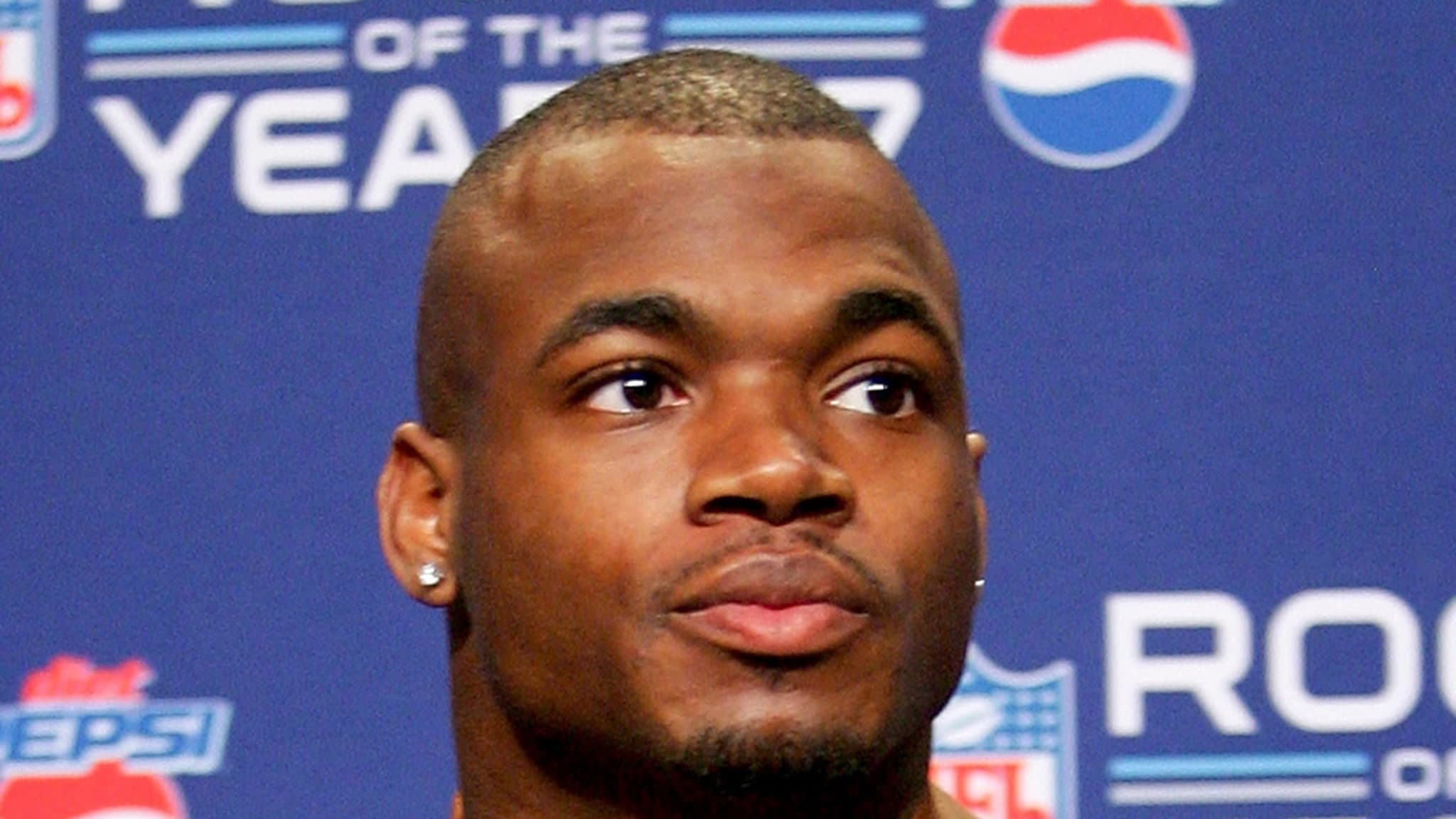 Adrian Peterson Gets Permission To Travel For Thanksgiving After Arrest