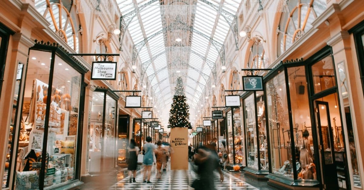 Navigate Holiday Spending in a Way That Honors the Lord