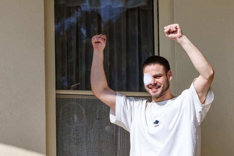 'I choose life,' ex-hostage Alon Ohel recounts Hamas kidnapping, torture, sexual harassment - N12