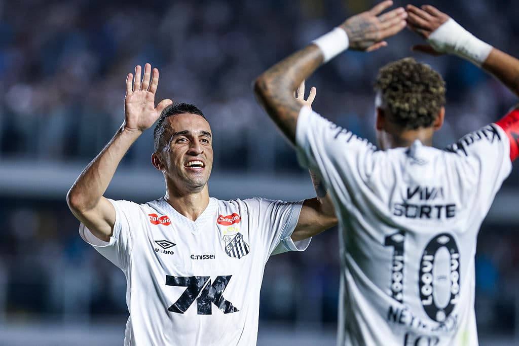 Santos beat Sport, move clear of drop zone and leapfrog Inter 
