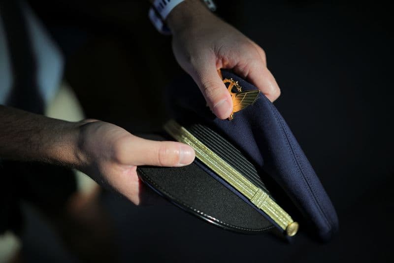 Airline pilots hide mental health struggles...