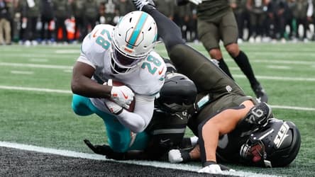 Jets' offense stymied in 34-10 loss to Dolphins