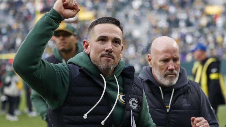Matt LaFleur gives Ben Johnson little brother treatment during postgame handshake