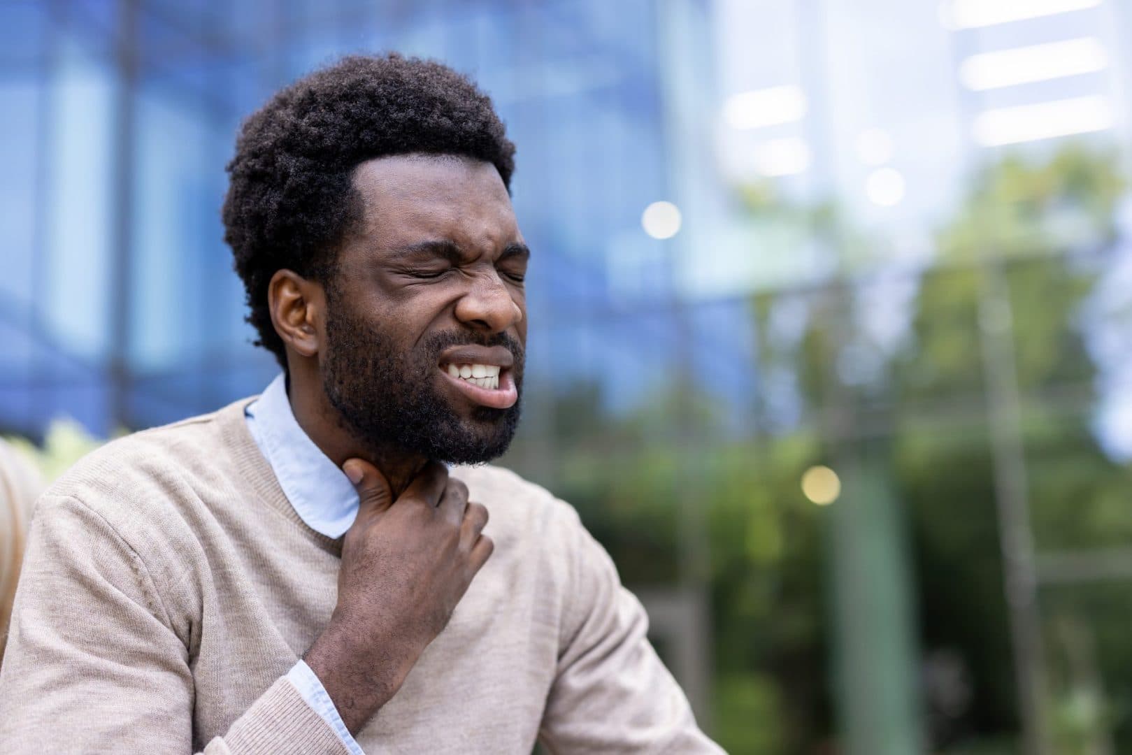 7 dangerous throat cancer symptoms you must never ignore