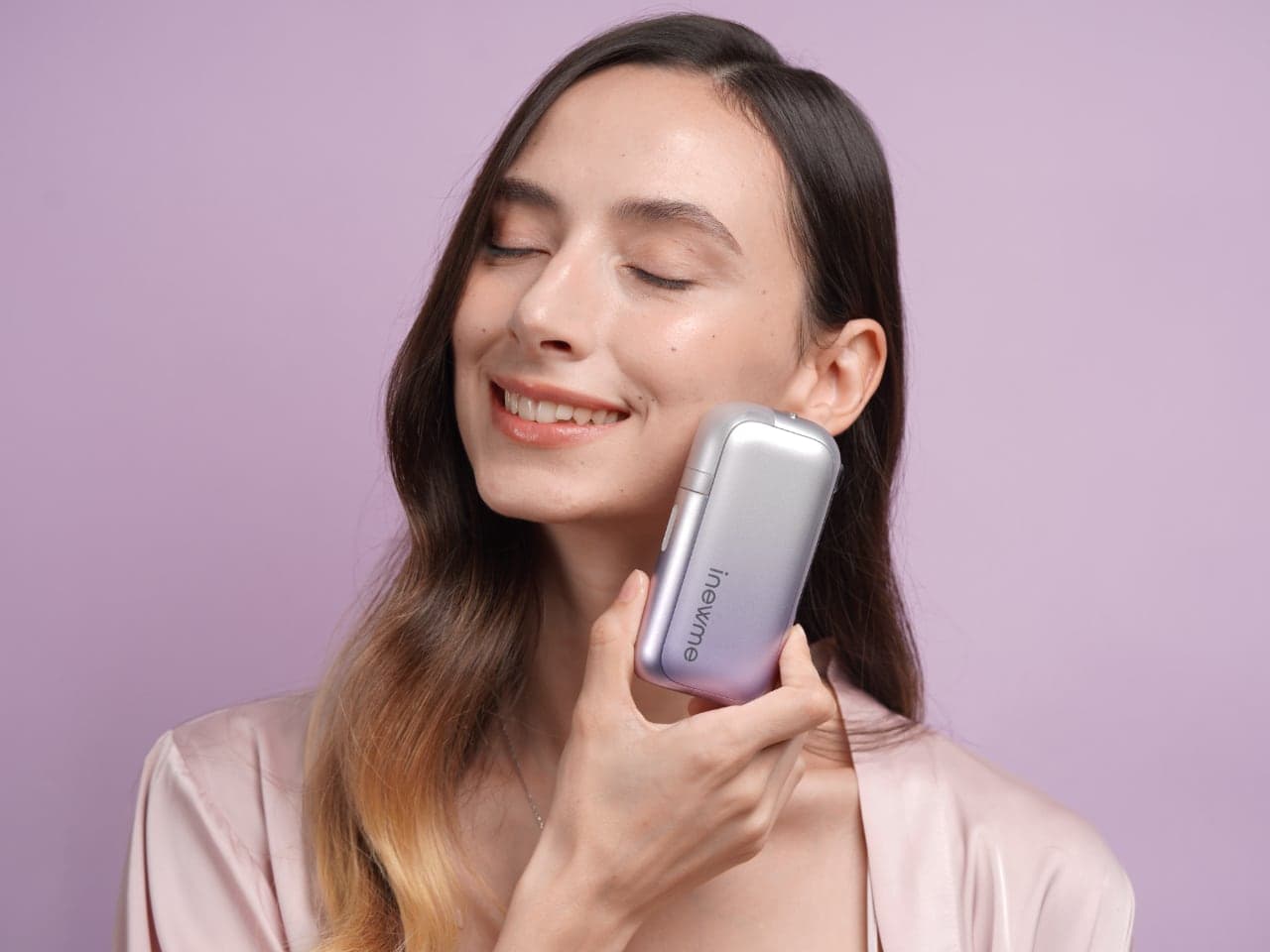 A Skincare Wand With the Same Sensor Tech as Your Robot Vacuum