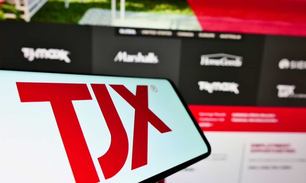 TJX Gets Pre-Holiday Sales Boost From Lower-Income Shoppers
