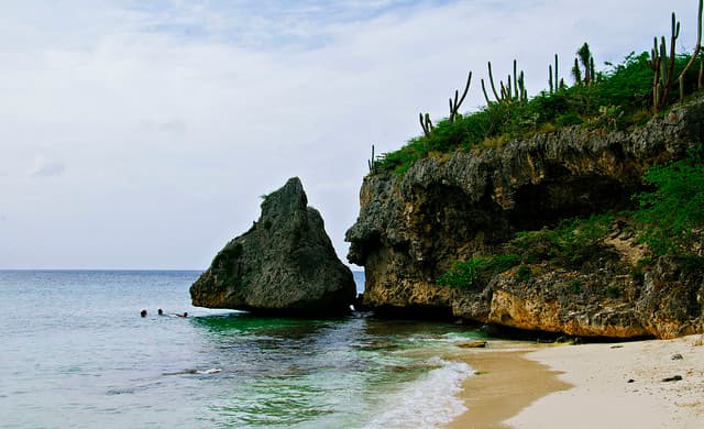 jetBlue: San Francisco – Curacao. $354 (Basic Economy) / $444 (Regular Economy). Roundtrip, including all Taxes