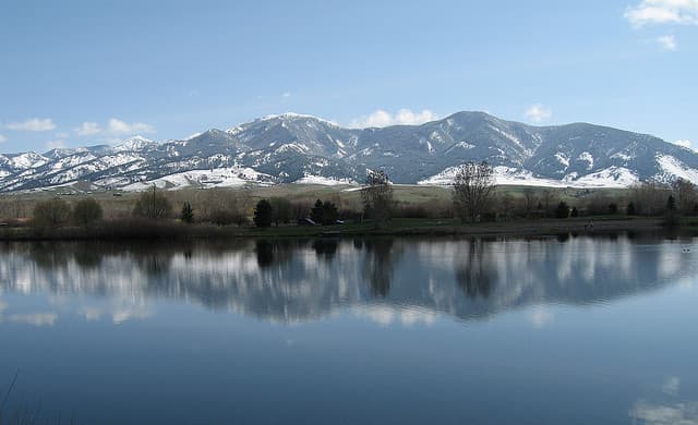 American: Philadelphia – Bozeman, Montana (and vice versa). $248 (Basic Economy) / $338 (Regular Economy). Roundtrip, including all Taxes