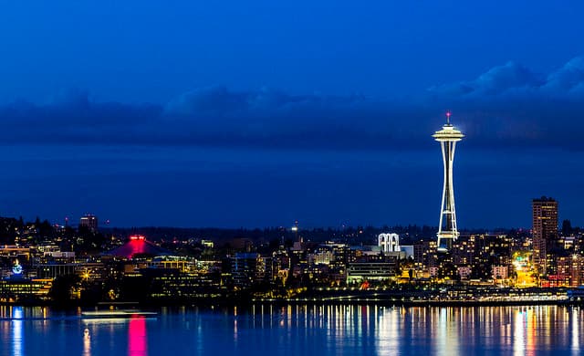 Alaska Air: Newark – Seattle (and vice versa). $177 (Basic Economy) / $277 (Regular Economy). Roundtrip, including all Taxes