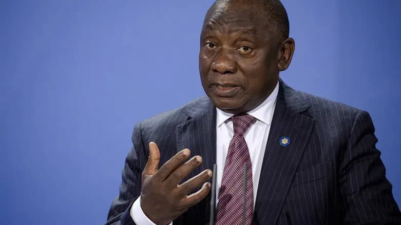 South Africa investigates: How did a plane with refugees land without approval?