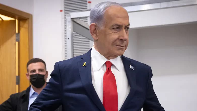 Chaos during Netanyahu's testimony: Signs seized, bereaved mother breaks down in tears