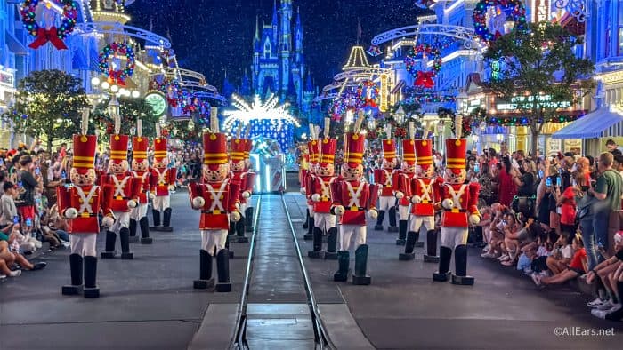 This Is the Mickey’s Very Merry Christmas Party Strategy You NEED To Do Everything in One Night