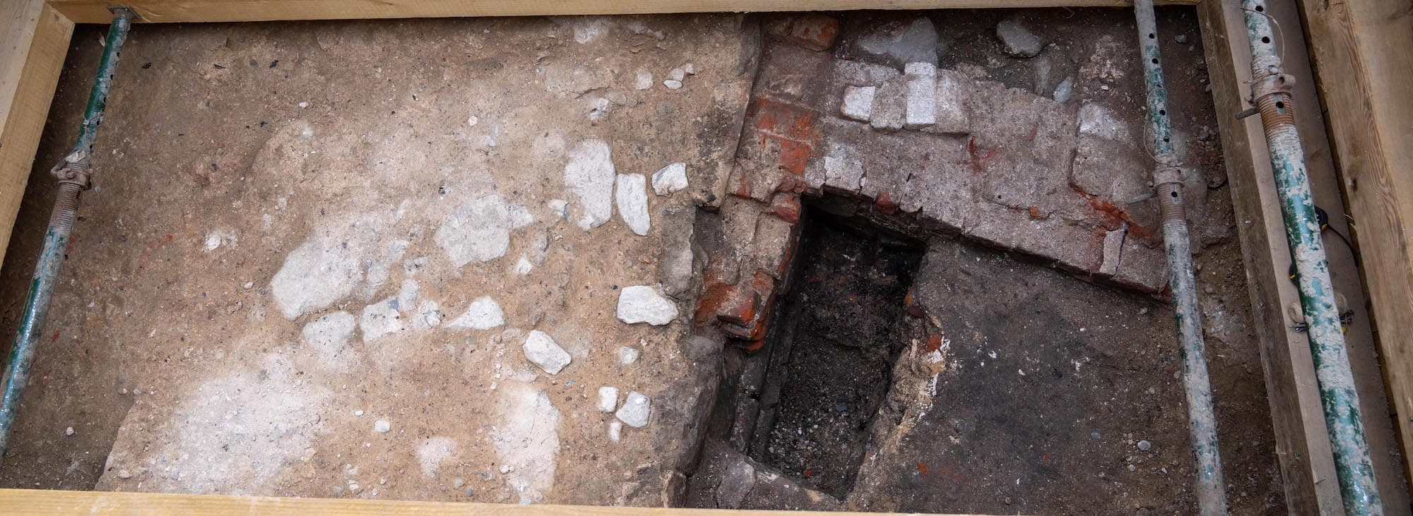 Dig Uncovers 6,000 Years of History Beneath Palace of Westminster