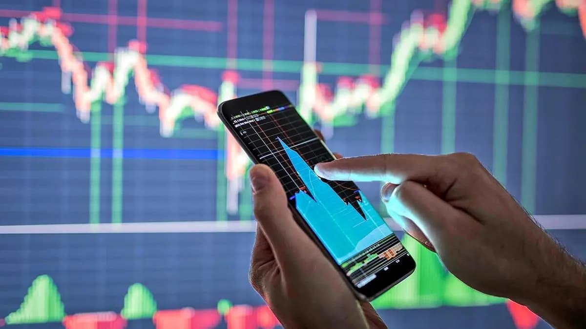 Share Market Highlights: Sensex, Nifty end flat; rupee hits record closing low