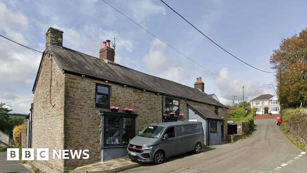 Pub Sunday lunch leaves 43 sick with food poisoning