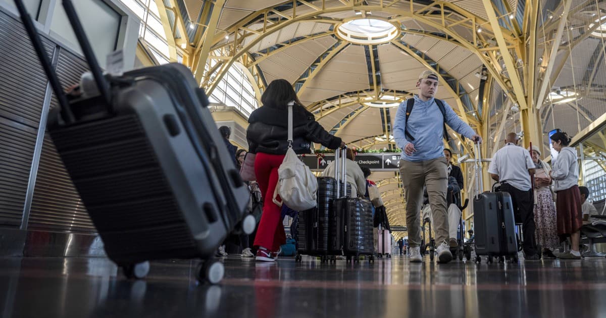 Winter weather threatening holiday travel across the U.S. this weekend