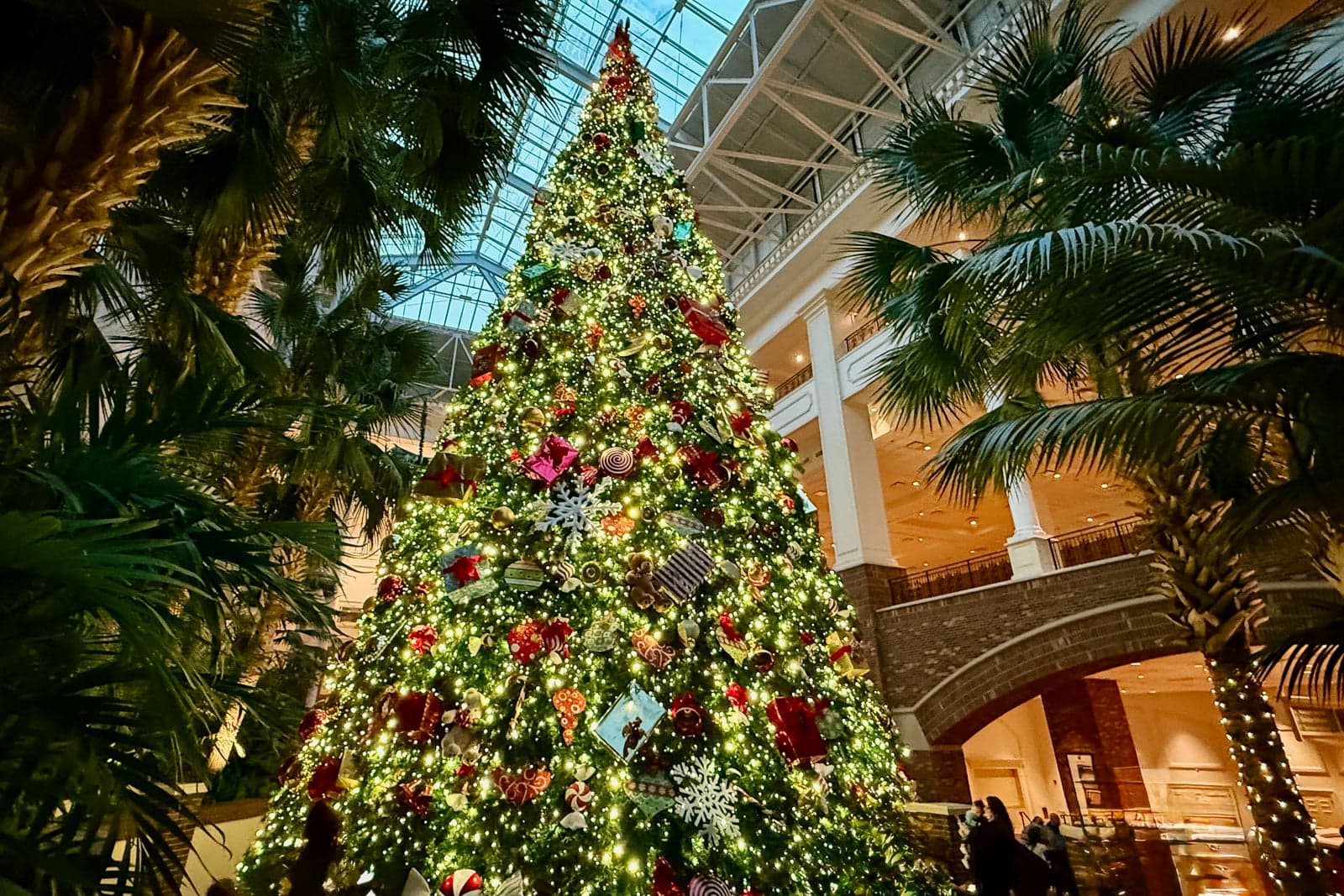 4 reasons to check into a hotel for the holidays instead of hosting at home