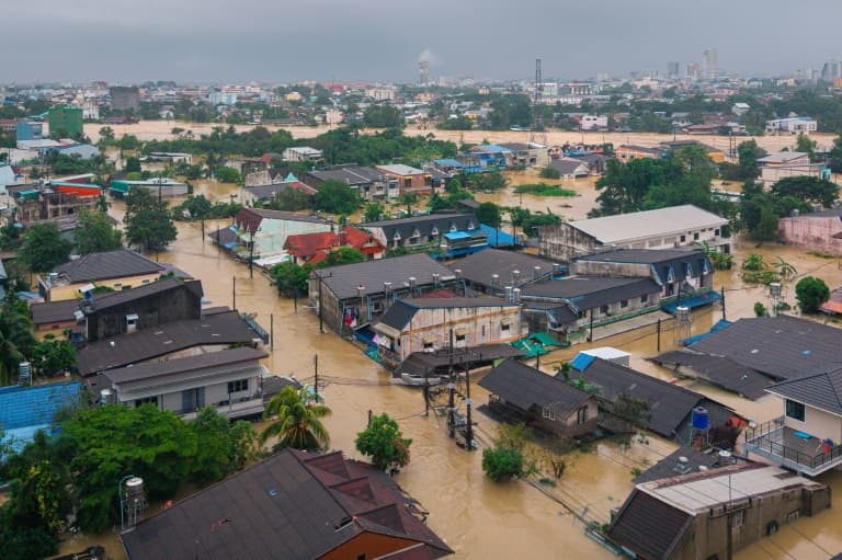 Floods in Thailand, Malaysia kill over 30, displace thousands