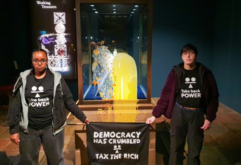 ‘Democracy has crumbled!’: Four arrested in UK Crown Jewels protest