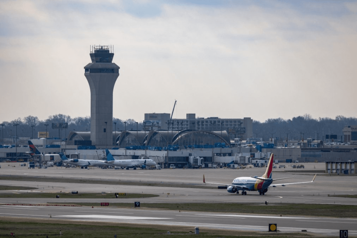 Cops Shoot Dead Armed Man Inside St. Louis International Airport