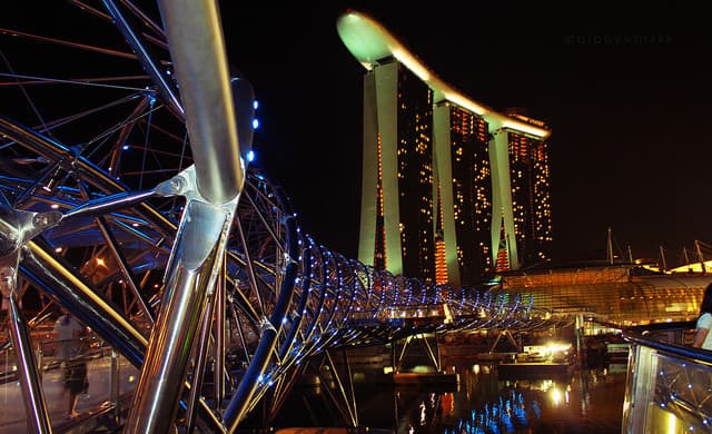 United: Phoenix – Singapore. $779 (Basic Economy) / $979 (Regular Economy). Roundtrip, including all Taxes