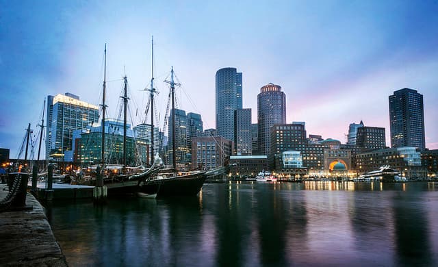American: Phoenix – Boston (and vice versa). $167 (Basic Economy) / $267 (Regular Economy). Roundtrip, including all Taxes