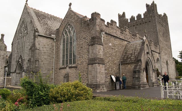 United: Newark – Shannon, Ireland. $352 (Basic Economy) / $552 (Regular Economy) Roundtrip, including all Taxes