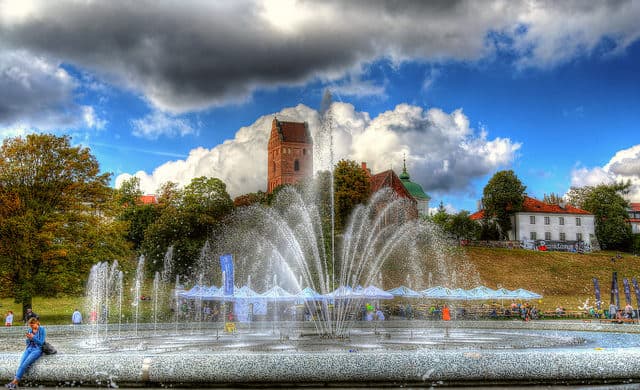 American / Finnair: New York – Warsaw, Poland. $336 (Basic Economy) / $536 (Regular Economy). Roundtrip, including all Taxes